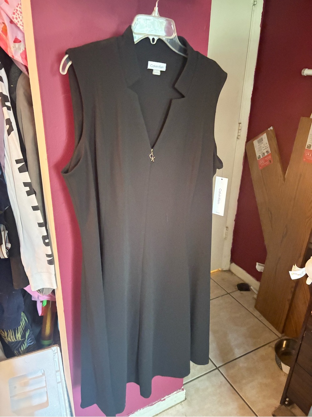 Calvin Klein Black Sleeveless V-Notch Shift Dress